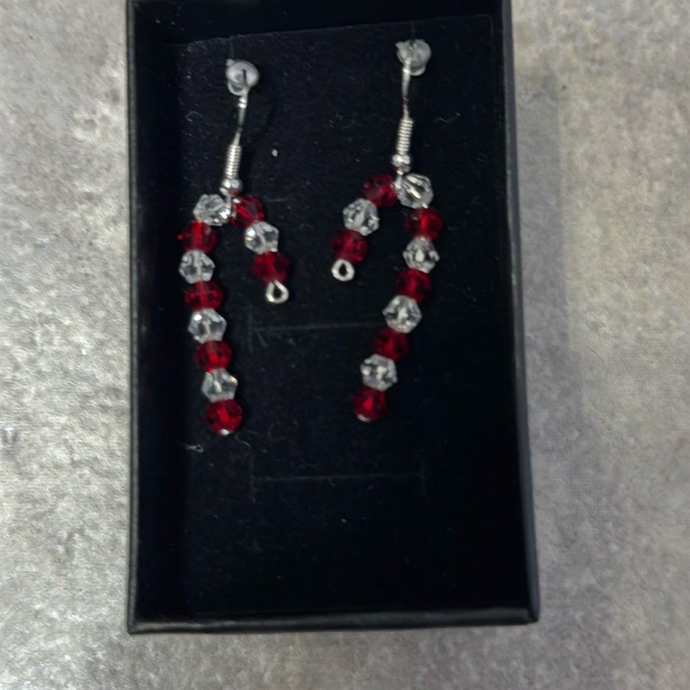 NEW Red n White Holiday Christmas Dangling Earrings In Box